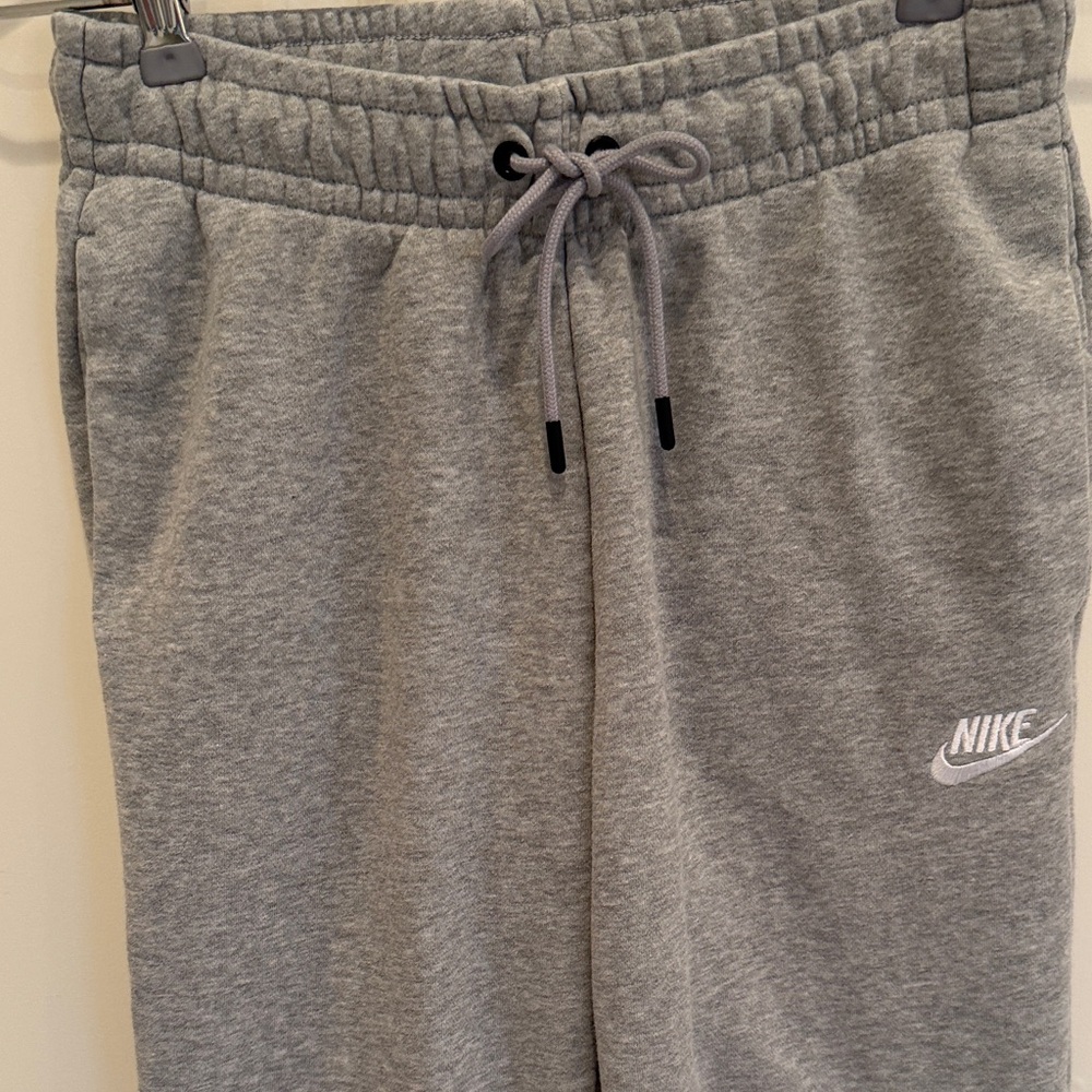 Nike grey xs sweat pants.